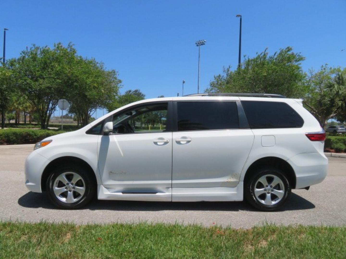 2016 White /Gray Toyota Sienna (5TDKK3DC8GS) , located at 4301 Oak Circle #19, Boca Raton, FL, 33431, (954) 561-2499, 26.388861, -80.084038 - You are looking at Gorgeous Low Mileage 2016 Toyota Sienna LE Braunability XT Handicap Van Wheelchair Van Conversion Van with 26K Original Miles, Power Side Entry Ramp with Kneeling Van Function, Passenger Side Quick Lock System (same as ez lock), Quick Release Front Seats, Floor with L Tracks, Leat - Photo#12